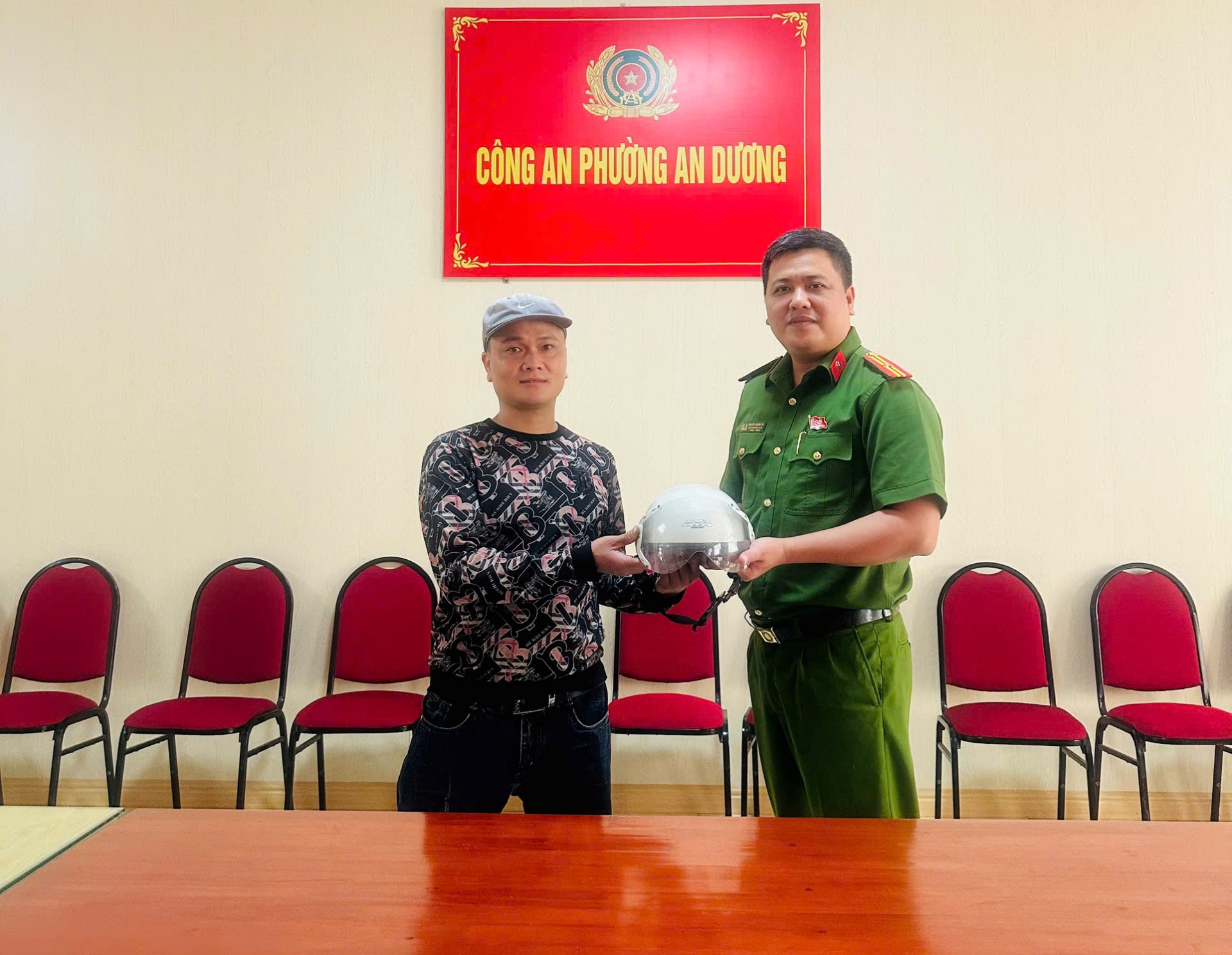 Công an phường An Dương vận động thu hồi 02 khẩu súng và 30 viên đạn